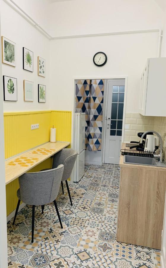 Margaret Boulevard Apartment - With Balcony Budapest Bagian luar foto